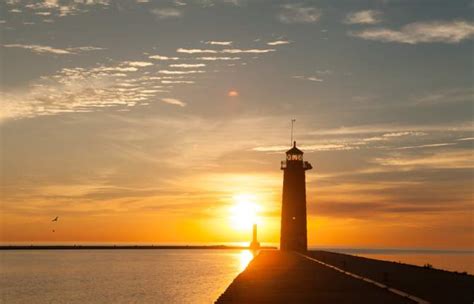Kenosha North Pier Lighthouse | Shelly Lighting