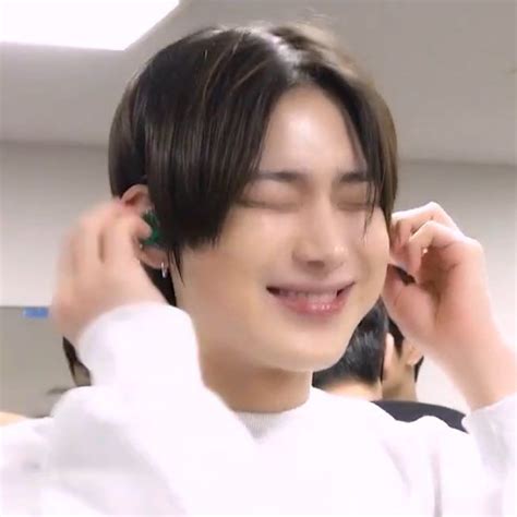 Pin Di Asiaphile Su Memes Kpop Boy Group Edition