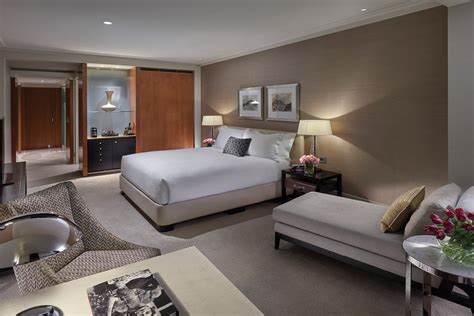 Deluxe King Room At Crown Towers Hotel Crown Melbourne