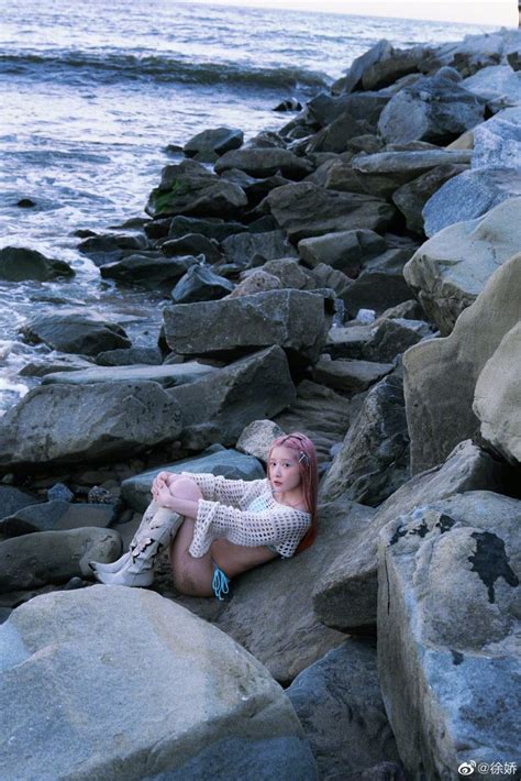 Con trai màn ảnh của Châu Tinh Trì gây sốt khi diện bikini