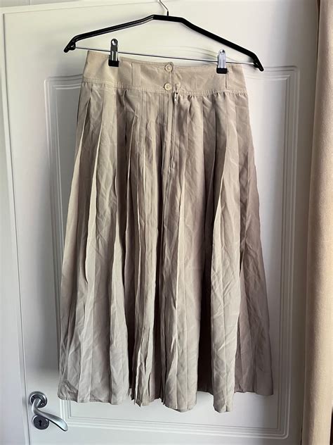 Beige nude vintage kjol från Basile silke s Köp på Tradera