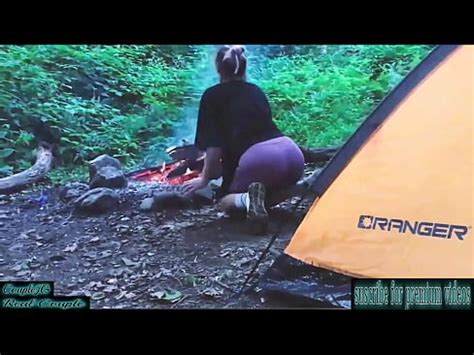 Sexo real en el bosque Follada a un turista en una tienda de campaña XVIDEOS