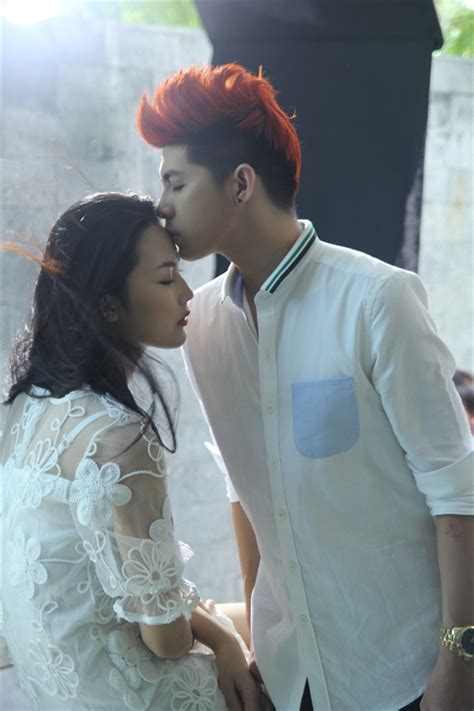 Noo Phước Thịnh bị hot girl xô xuống hồ bơi