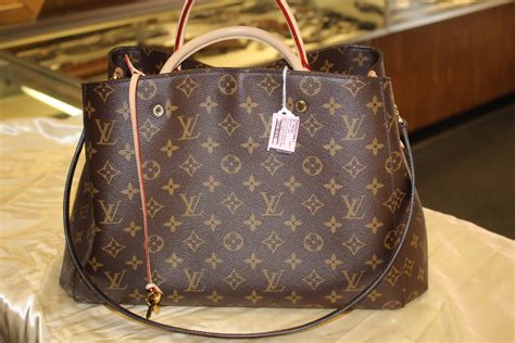 Louis Vuitton Monogram Canvas Montaigne GM With Shoulder Strap Keys