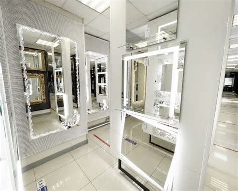 Зеркало с подсветкой на заказ в Москве - Московская Зеркальная Фабрика