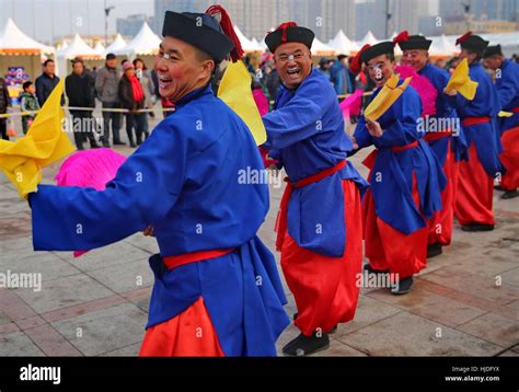 Qinhuangdao China 25th Jan 2017 Folk Artists Put On Performances In