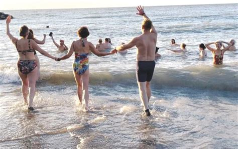 4 Hot Sexy Shelly Glover Bikini Pics