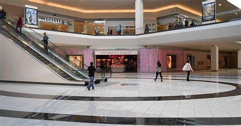 Police Man Stripped Naked In Mall Massage Chair Punched Guard CBS News