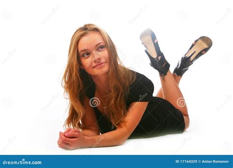 Fille Blonde Dans Une Robe Noire Image Stock Image Du Mains Grand 17164329