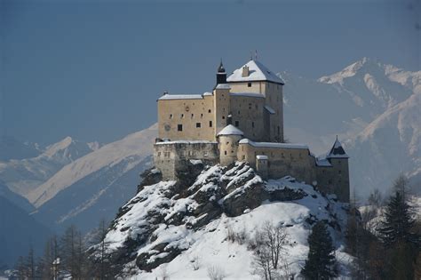 Castello Di Tarasp Svizzera Turismo