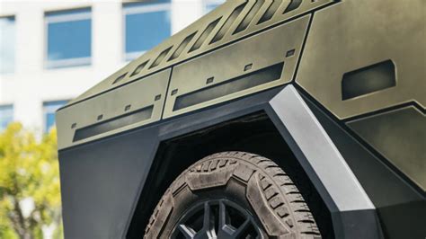 Halo's iconic Razorback comes to life with this Tesla Cybertruck wrap