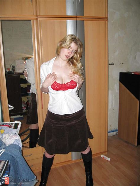 Deutsche Schlampe Simone Im Rock ZB Porn