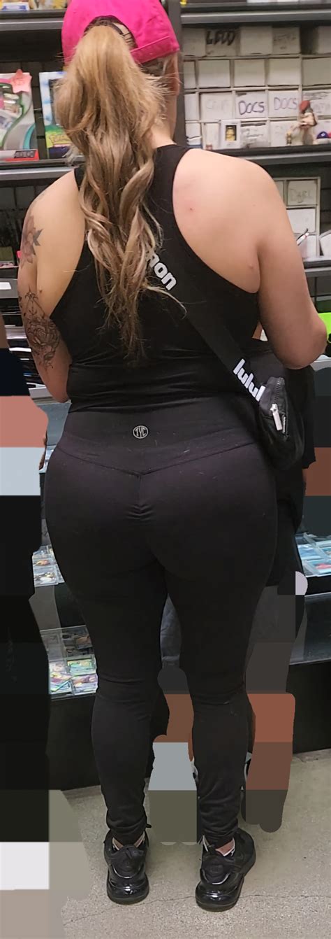 Latina Milf With Robust Ass Spandex Leggings Yoga Pants Forum