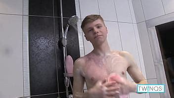 El video sexy de la cachonda rubia James tomando una ducha súper caliente XVIDEOS