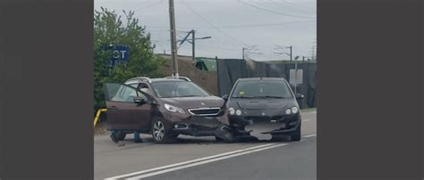 Două autoturisme pe DN 3 implicate într un accident în comuna Valu lui