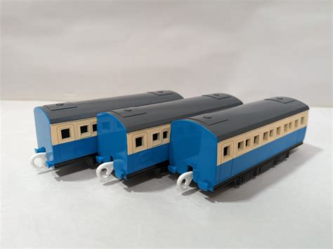 Thomas Friends Tomy Plarail Trackmaster Blue Express Coach Set Train