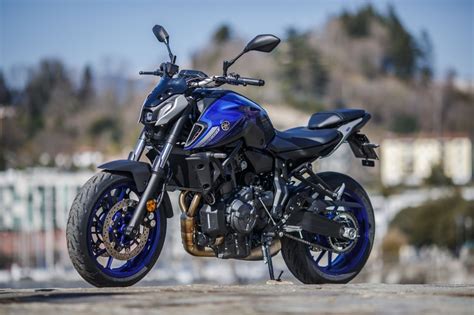 PAGINA Dueruotetg Video Comparativa Naked Yamaha MT Triumph Trident Honda CB R
