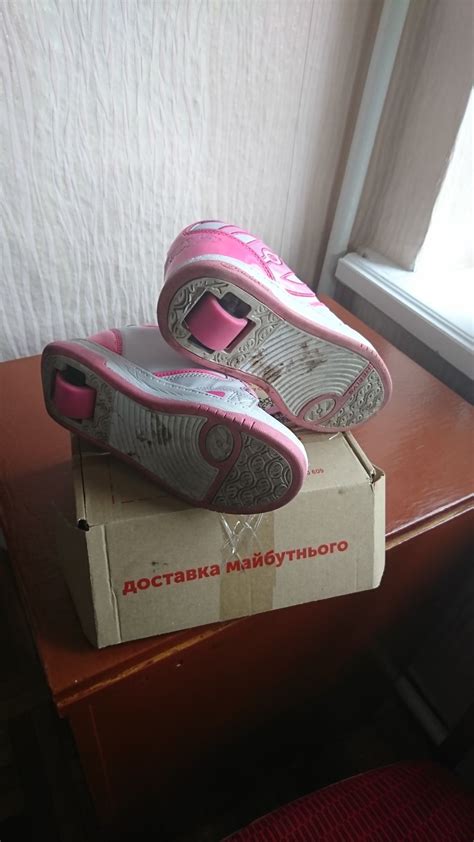 Heelys кросовки ,модные и необычные кросовки на колесах розово белые п ...