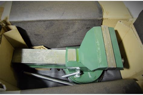 Слесарные поворотные тиски Дело Техники ТСС-140 392440 - выгодная цена ...