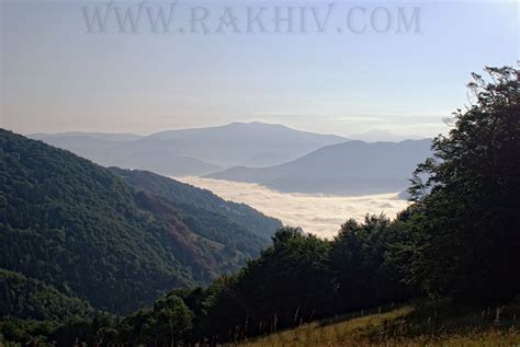 Портал міста Рахів - Фото: Природа