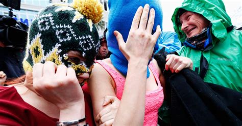 Medlemmar Ur Pussy Riot Greps I Sotji SVT Nyheter