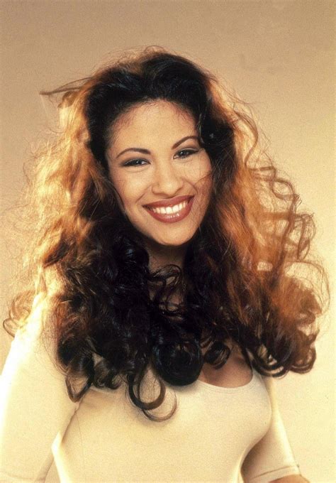 Download Charming Selena Quintanilla Wallpaper