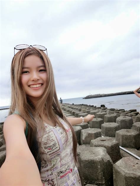 Hot Sexy Lizz Chloe Bikini Pics