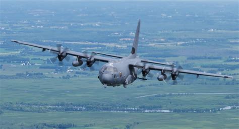 Кадри роботи "літаючої артбатареї" AC-130J: як "Примарний гонщик" буде ...