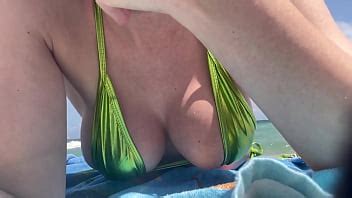 Milf Italiana Con Grandi Tette Artemisia Love In Spiaggia Con Le Sue Grandi Tette Arrapate In