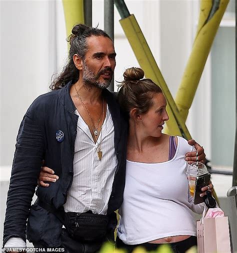 Russell Brand S Pregnant Wife Laura Gallacher Shows Off Her Baby Bump Hot Lifestyle News