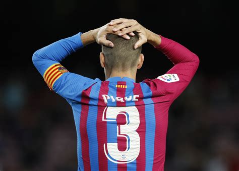 Suspendieron a una policía por sacarse fotos hot con el uniforme Infobae