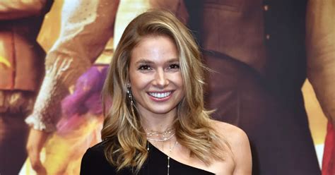 Lola Weippert Heiß im XS Bikini bei Minus Graden