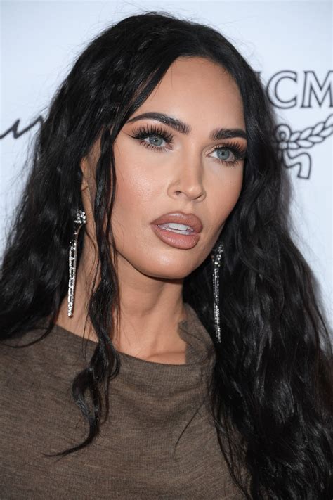 Megan Fox Sexy Legs Hot Celebs Home