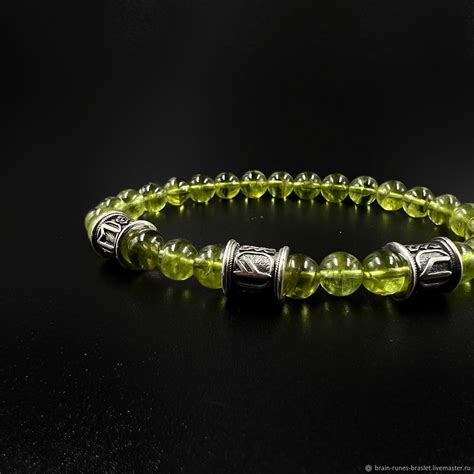 Браслет из хризолита с рунами Эваз Феху Уруз в интернет-магазине ...
