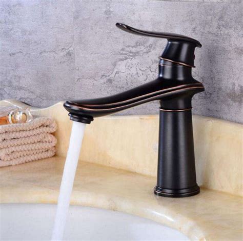 Luxury Luxury Modern Design Basin Mixer Faucet Vertical Deck Mounted Bathroom Brass Chrome Hot