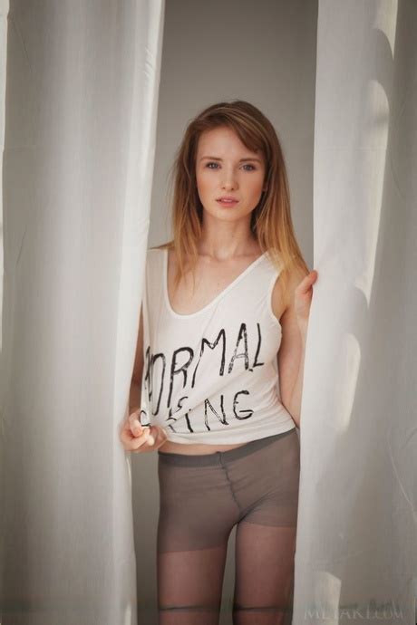 Erotic Model Tempe Rips Her Pantyhose To Pose Naked With Legs Spread Coedcherry