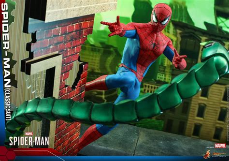 Spider Mans Dons His Classic Suit With New Hot Toys Figure