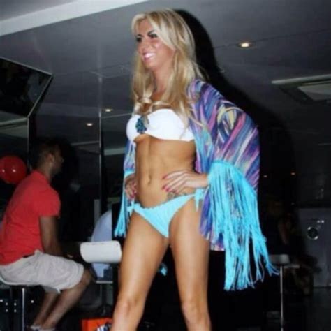 Hot Sexy Chelsey Harwood Bikini Pics