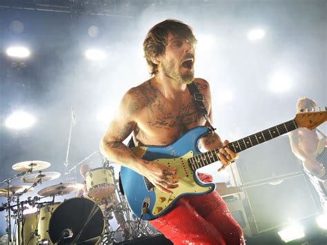 Simon Neil - Encyclopaedia Metallum: The Metal Archives