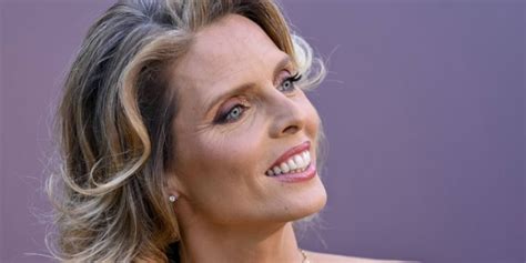 Sylvie Tellier Couper Le Souffle En Bikini Noir Brillant Crois Avec Anneaux M Talliques