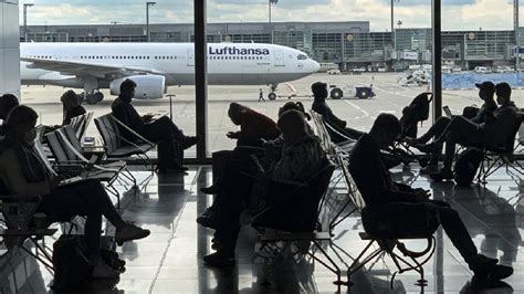 700 Passengers Stranded At Delhis Igi Airport After Lufthansa Cancels