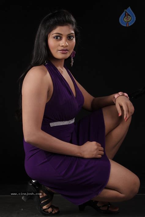Soumya Hot Gallery Photo 15 Of 45