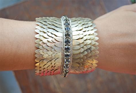 Comes in gold or bronze. | Bronze, Gold, Jewelry