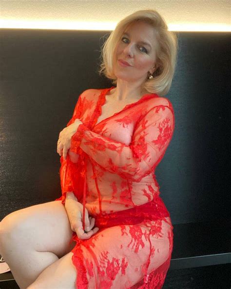 Glamorous Cougar Teases With Her Sexy Cleavage While Posing In Her Lingerie NakedPics