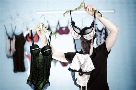 Tips Buat Pria Saat Membeli Lingerie Wanita