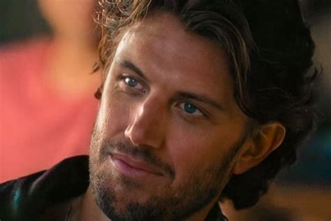 Sex Life le beau gosse de la série à nouveau nu dans un film