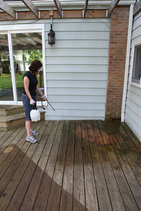 How To Spray Thompson's Water Seal - Captions Profile