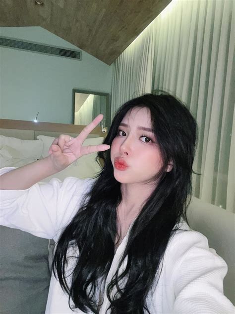 Bà xã hotgirl của Phan Mạnh Qùynh lên tiếng cực gắt về trà xanh trong chuyện Elly Trần Hot