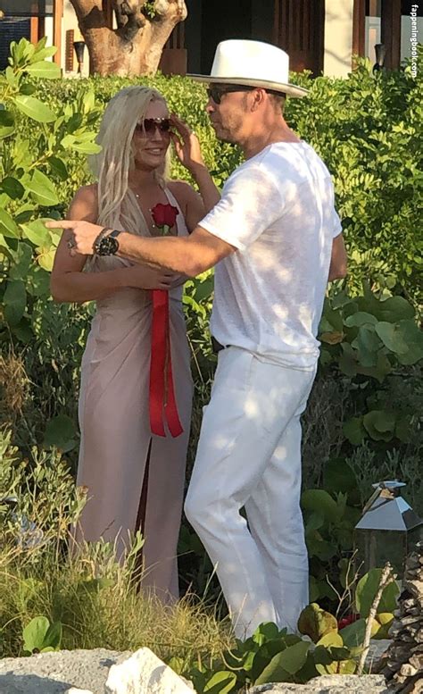 Jenny McCarthy Nude OnlyFans Leaks Fappening Page FappeningBook