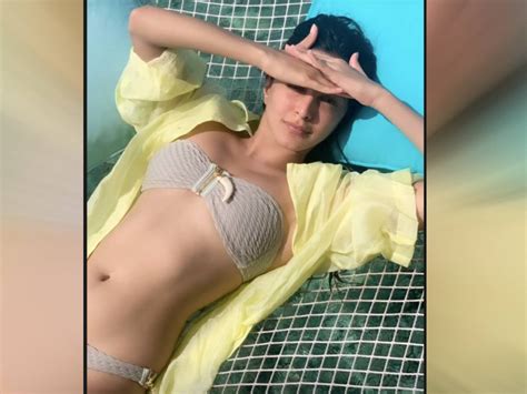 Kiara Advani Treats Fans To A Bikini Picture Telugu Cinema
